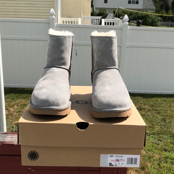 UGG Dixi Flora perf - Picture 2 of 6